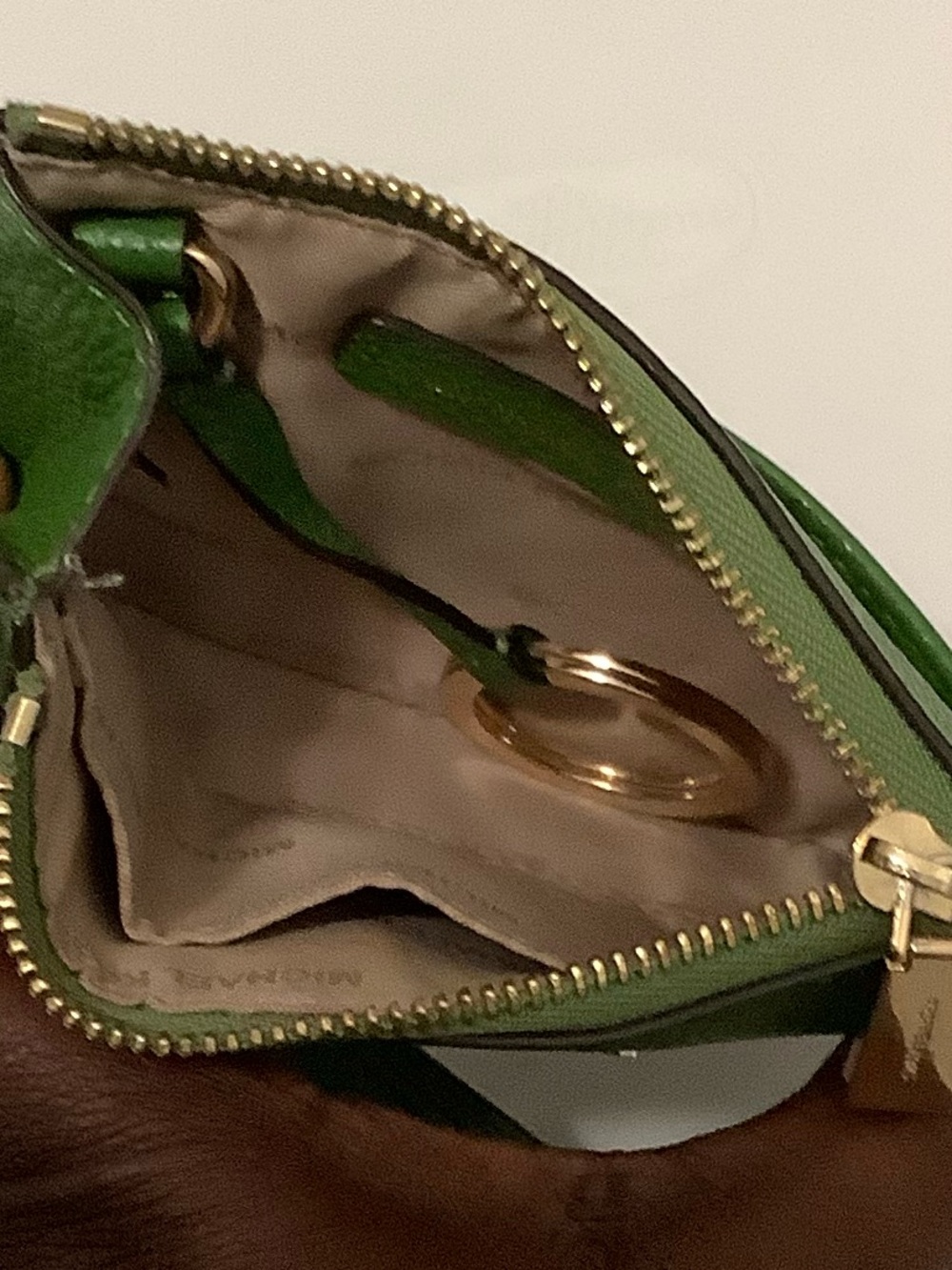 Michael Kors Green Leather Coin Card Holder Purse Wrist Strap Key Ring On the Go - Picture 3 of 4
